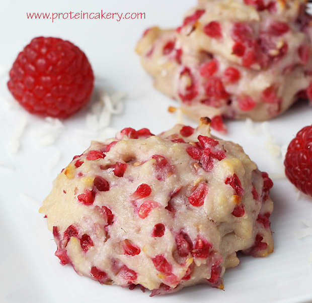 raspberry-coconut-protein-cookies-close-up