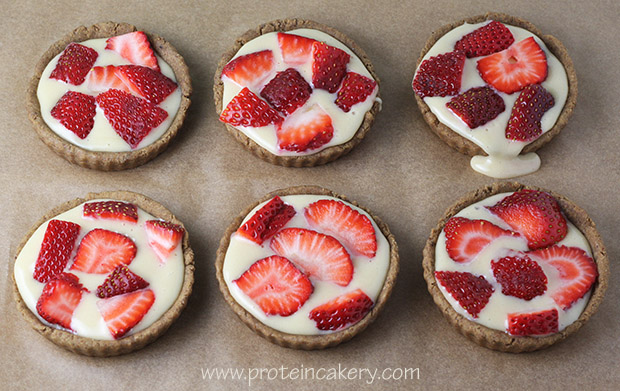 strawberries-and-cream-protein-tartlets-crust
