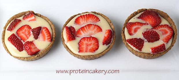 strawberries-and-cream-protein-tartlets-mini-tarts
