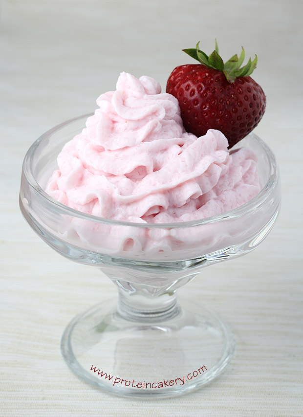 strawberry-yogurt-protein-mousse-whey