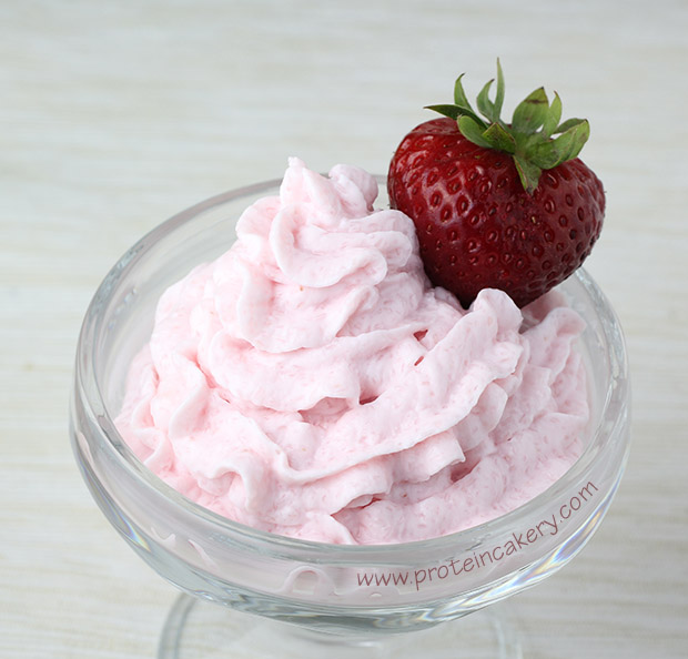 strawberry-yogurt-protein-mousse
