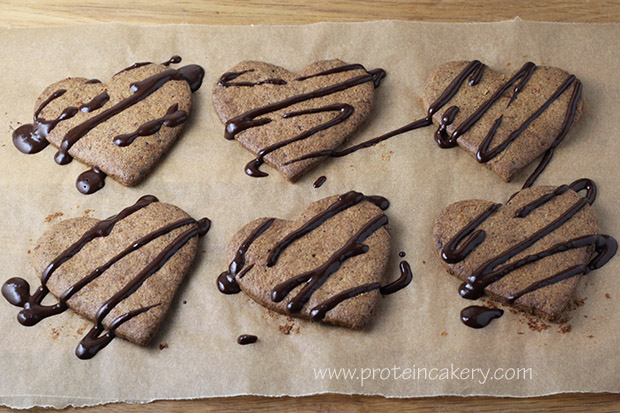 vanilla-almond-protein-cookies-raw-chocolate