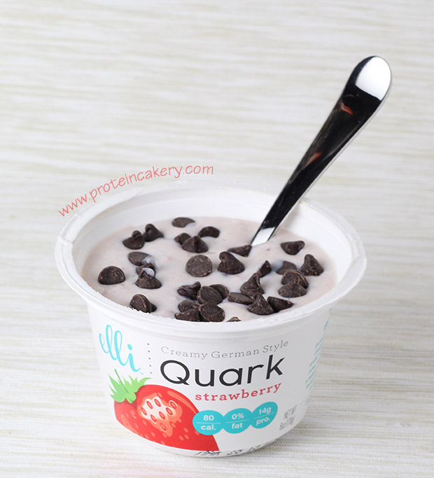strawberry-chocolate-chip-protein-quark-elli