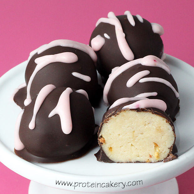 protein-cakery-strawberry-cheesecake-protein-truffles-easy-glutenfree
