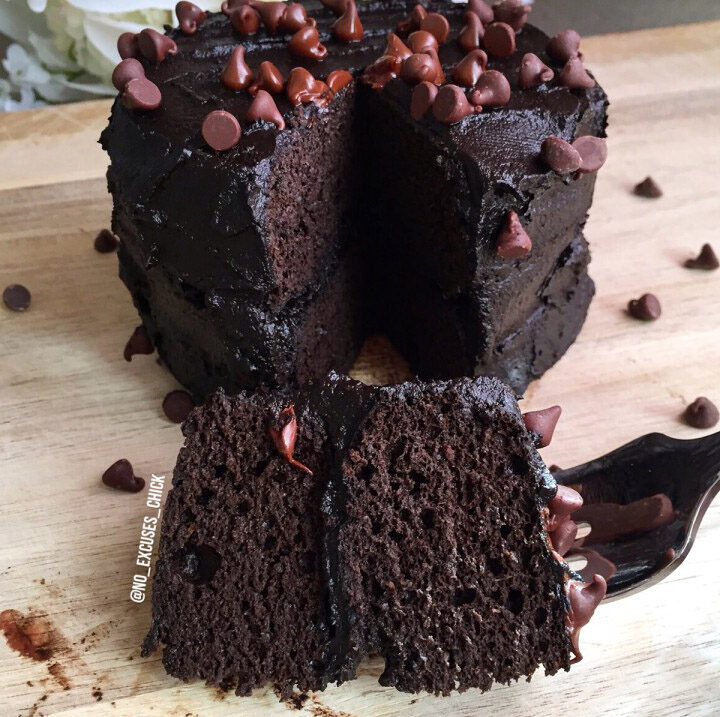 double-layer-chocolate-protein-cake