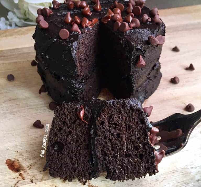 double-layer-chocolate-protein-cake