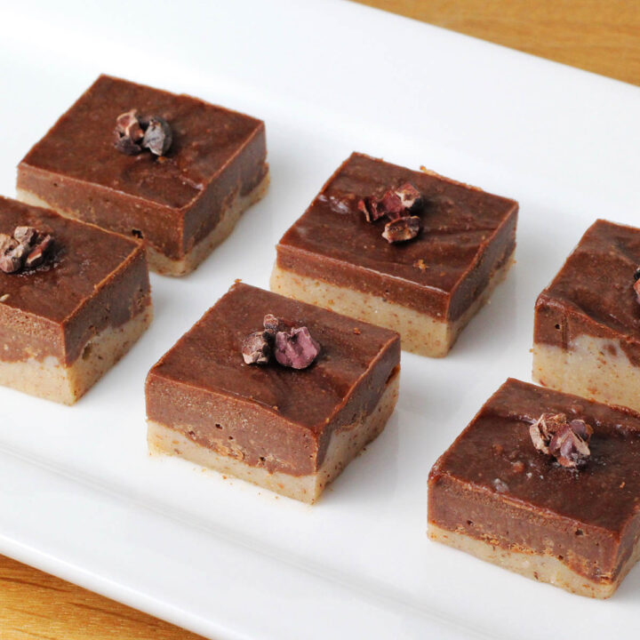 six pieces of double layer fudge with cacao nibs on top