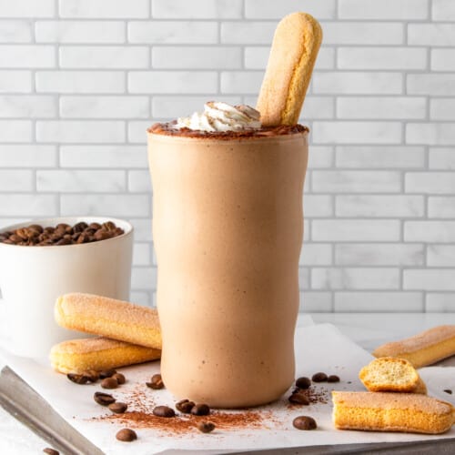 tiramisu shake with cookies.