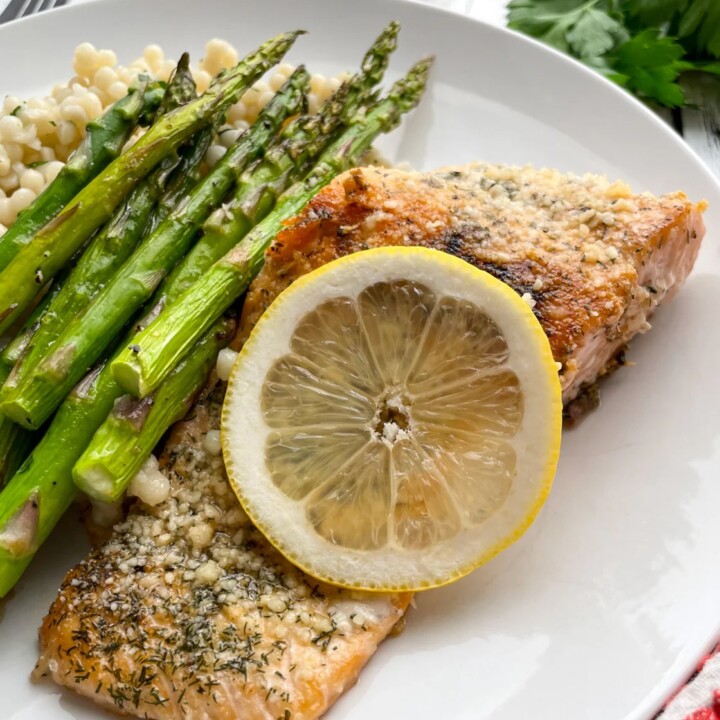 plate with lemon dill salmon and asparagus.