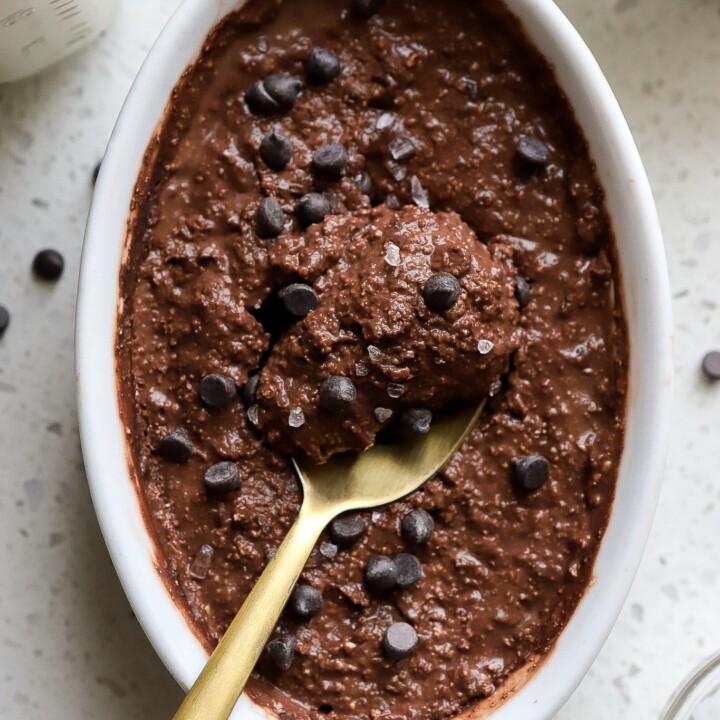bowl of brownie overnight protein oats.