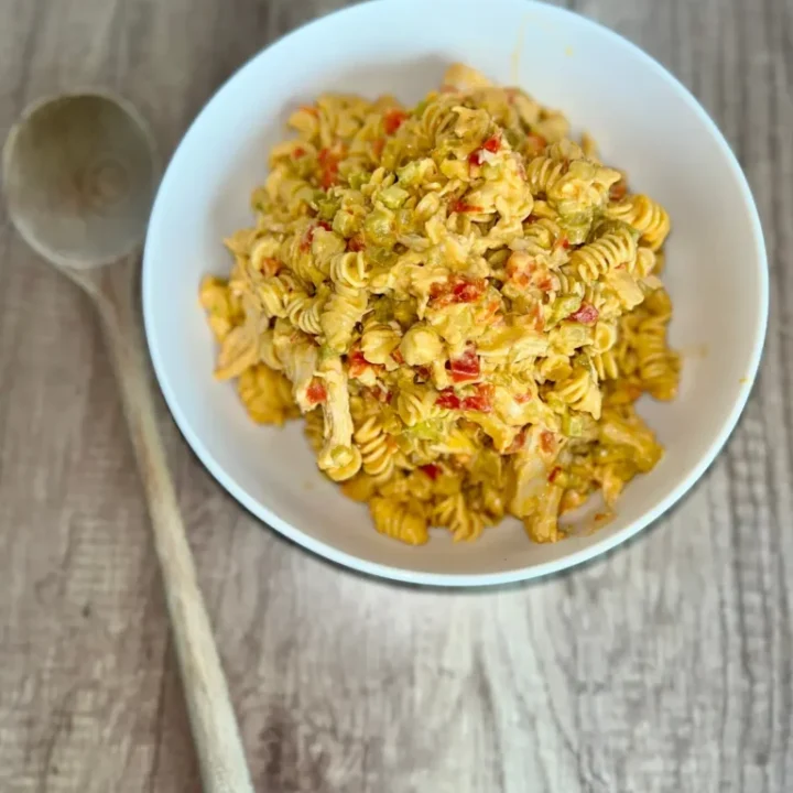 bowl of creamy buffalo mac and cheese.