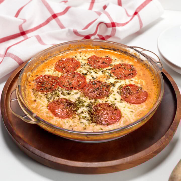 cottage cheese pizza bowl in a glass baking dish.